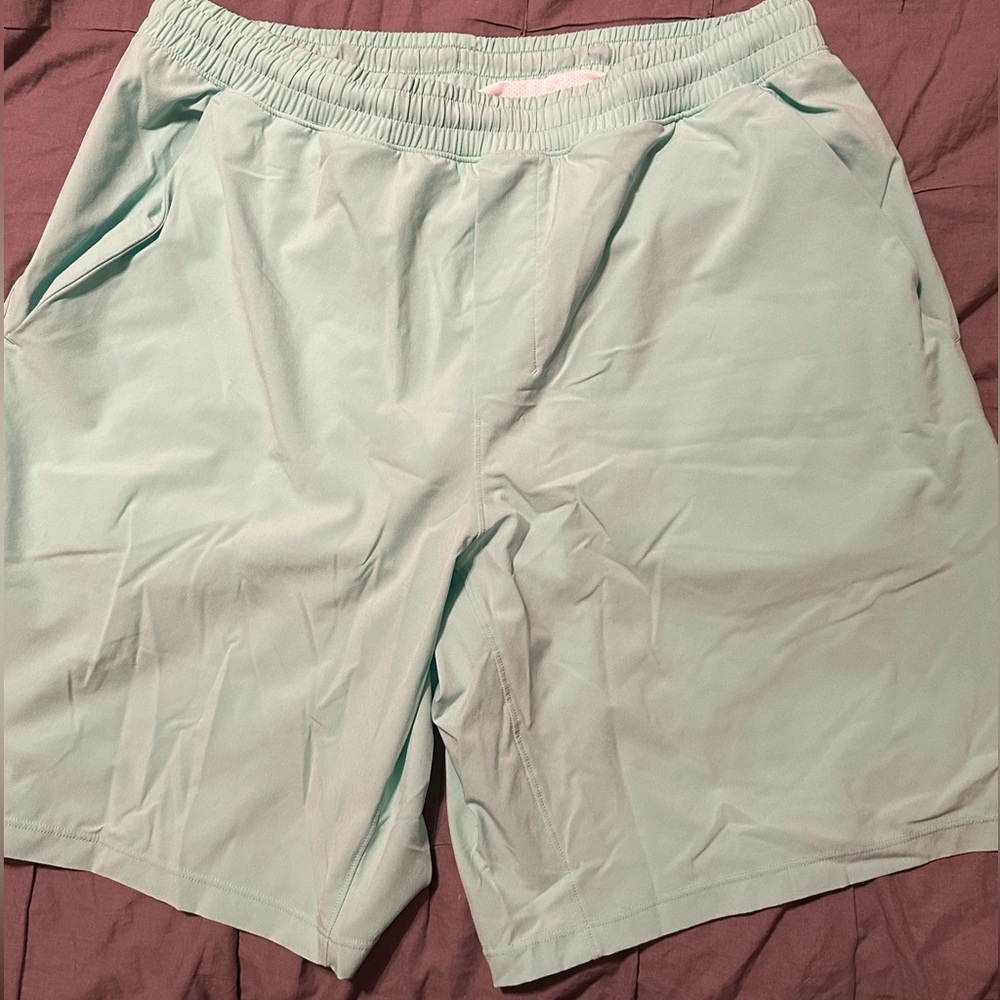 Men’s Lulelemon lined shorts. Size XL.